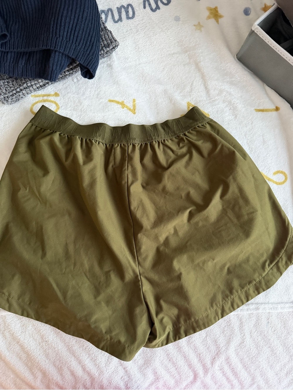 Madewell Green shorts - like new condition- Size M - Picture 3 of 4